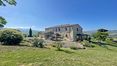 Rolling Hills Italy - Charming panoramic farmhouse for sale in Val d'Orcia
