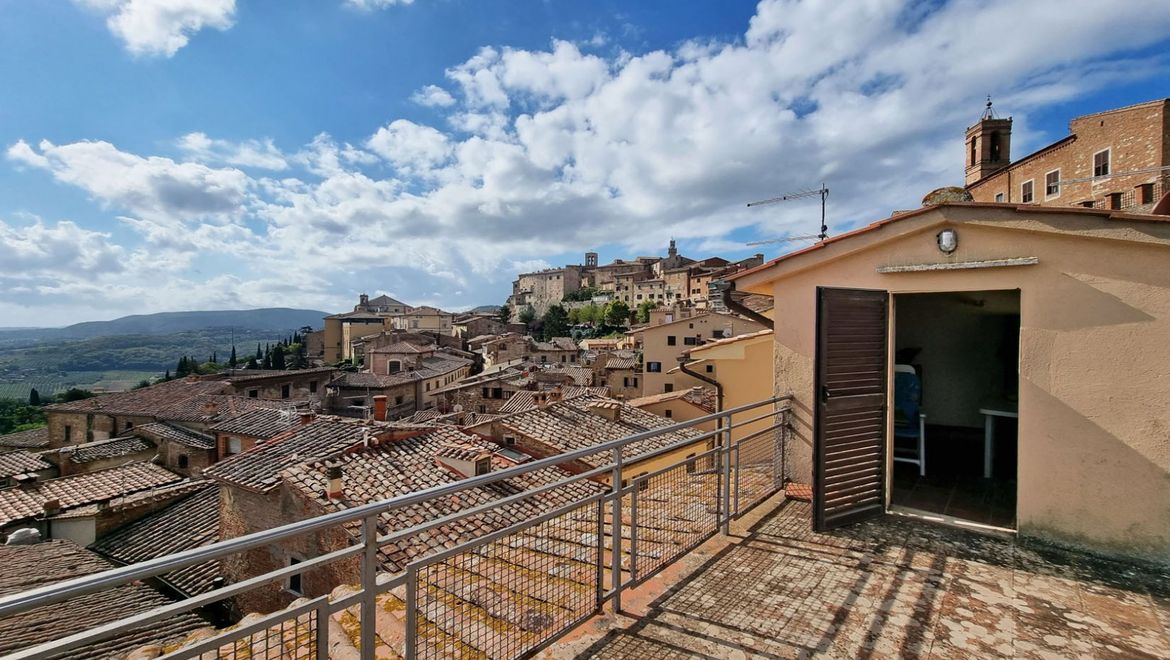 Rolling Hills Italy - Incantevole porzione con terrazzo panoramico a Montepulciano