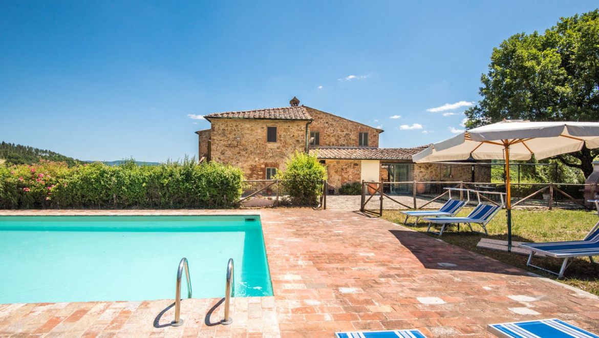 Rolling Hills Italy - Vendesi grazioso casale con piscina a Radicondoli, Siena.