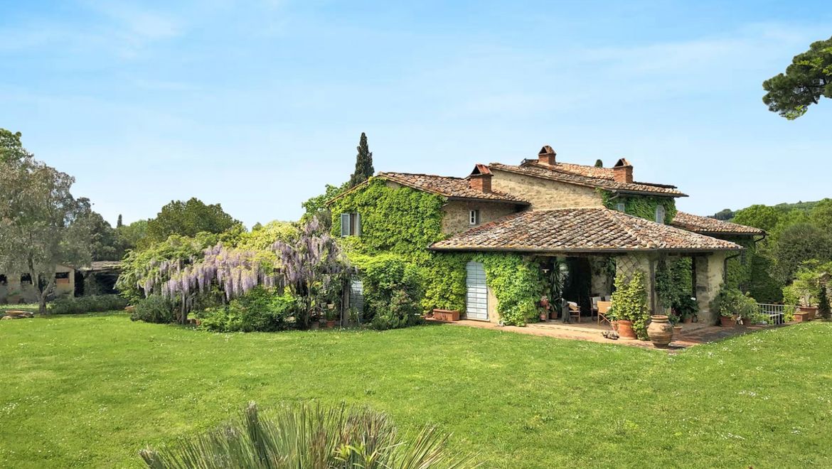 Beautiful country house with pool near Arezzo. | Rolling Hills Italy