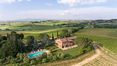 Rolling Hills Italy - Casale con vista su Montepulciano in Toscana.