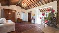 Rolling Hills Italy - Ferme avec vue sur Montepulciano, en Toscane.