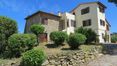 Rolling Hills Italy - Bauernhaus mit einem Blick auf den Trasimeno See zum Verkauf