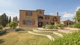 Rolling Hills Italy - Prestigious farmhouse with Pool for sale near Pienza