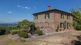 Rolling Hills Italy - Farmhouse for sale with panoramic-view in Sinalunga