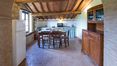 Rolling Hills Italy - Bauernhaus in erhöhter Lage zu verkaufen, in Castelmuzio