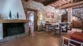 Rolling Hills Italy - For sale farmhouse in an elevated and panoramic position