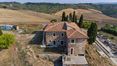 Rolling Hills Italy - A vendre maison de campagne pres de Asciano, en Toscane.
