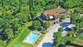 Rolling Hills Italy - Tra Montepulciano e Pienza in Toscana vendesi agriturismo di 800 mq, diviso in 6 appartamenti per un totale di 13 camere, 8 bagni, 10.5 ha di terreno.