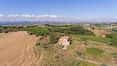 Rolling Hills Italy -  À vendre ferme à l'état brut, entre la Toscane et l'Ombrie.