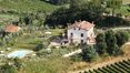 Rolling Hills Italy - A vendre une belle ferme à Montepulciano, en Toscane.