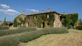 Rolling Hills Italy -  Zu verkaufen Bauernhaus mit Pool in Val d'Orcia.