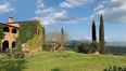 Rolling Hills Italy - For sale a romantic farmhouse with pool in Val d'Orcia.