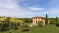 Rolling Hills Italy - Belle maison en brique avec piscine à Monteroni d'Arbia.