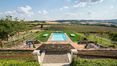 Rolling Hills Italy - Vendesi elegante casale con piscina vicino Siena, Toscana.