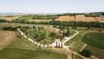 Rolling Hills Italy - Lussuoso casale con piscina nelle colline senesi.