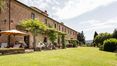 Rolling Hills Italy - Luxueuse ferme avec piscine dans les collines de Sienne.