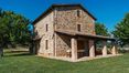 Rolling Hills Italy - Bauernhaus mit Gästehaus zu verkaufen in Umbrien