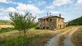 Rolling Hills Italy - Casale semi ristrutturato con vista su Montepulciano.