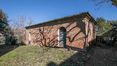 Rolling Hills Italy - Bauernhaus aus Backstein zu verkaufen in Montepulciano.