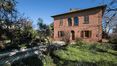 Rolling Hills Italy - Élégante ferme en briques à vendre à Montepulciano, Sienne.