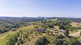 Rolling Hills Italy - Rustikales Bauernhaus zu verkaufen, im Grünen in Asciano. 