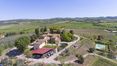 Rolling Hills Italy - Domaine viticole et agritourisme dans le Chianti à vendre.