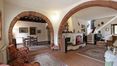 Rolling Hills Italy - Historisches Landhaus aus Backstein in Montepulciano, Siena.