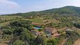 Rolling Hills Italy - Vendesi esclusiva proprietà con piscina nel comune di Arezzo