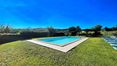 Rolling Hills Italy - À Radicofani, à vendre ferme de 377 m², pour un total de 4 chambres et 5 salles de bains, avec piscine et terrain d'environ 37 ha