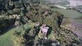 Rolling Hills Italy - In der Gemeinde Radicofani, eine zweistöckige Ruine umgeben von 9 ha Land zu verkaufen 