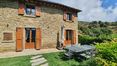 Rolling Hills Italy - Zu verkaufen elegantes Bauernhaus mit Blick auf Cortona.