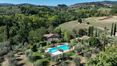 Rolling Hills Italy - Fabuleuse propriété à vendre avec vue sur Chianciano Terme.