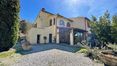 Rolling Hills Italy - Magnificent farmhouse with swimming pool for sale in Sarteano