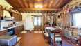 Rolling Hills Italy - Charming farmhouse for sale in Val d'Orcia