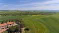 Rolling Hills Italy - A vendre belle partie de ferme dans le Val d'Orcia.