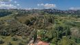 Rolling Hills Italy - Intéressante villa avec jardin à vendre à Montepulciano.