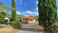 Rolling Hills Italy - For sale interesting villa with garden in Montepulciano.