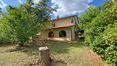 Rolling Hills Italy - Vendesi interessante villa con giardino a Montepulciano.