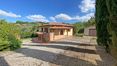 Rolling Hills Italy - Attraktive Villa mit Garten in Montepulciano zu verkaufen.