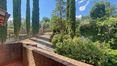 Rolling Hills Italy - For sale interesting villa with garden in Montepulciano.