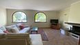 Rolling Hills Italy - For sale interesting villa with garden in Montepulciano.