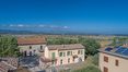 Rolling Hills Italy - For sale interesting property in Montepulciano.