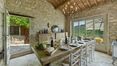 Rolling Hills Italy - Splendida tenuta con piscina in vendita a Radda in Chianti.