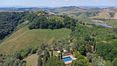 Rolling Hills Italy - Vendesi esclusiva proprietà con dependance ad Asciano, Siena