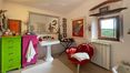 Rolling Hills Italy - Superb townhouse for sale in Val d'Orcia