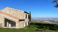 Rolling Hills Italy - Farmhouse with breathtaking views over the Val d'Orcia.
