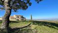 Rolling Hills Italy - Farmhouse with breathtaking views over the Val d'Orcia.
