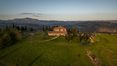 Rolling Hills Italy - Incantevole casale in vendita in Val d’Orcia