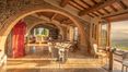 Rolling Hills Italy - Magical farmhouse for sale in Val d'Orcia